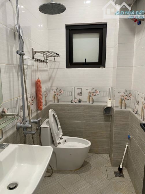 BÁN GẤP NHÀ 5 TẦNG PL GIÁO DỤC VÕ CHÍ CÔNG,TÂY HỒ.DT:98M2,MT:5,2M.Ô TÔ VÀO NHÀ.NGÕ THÔNG - 2