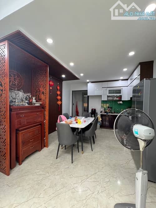 Bán nhà 5T Hoàng Quốc Việt 44m2, mặt ngõ phân lô thẳng tắp 30m ra phố, ô tô tránh. 12,8 tỷ - 2