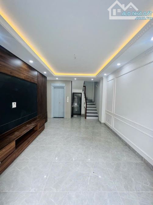 BÁN NHÀ VŨ XUÂN THIỀU - THANG MÁY - 50M2 GIÁ 6.8 TỶ - 2