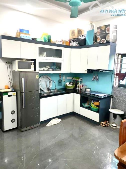 Mặt hồ Hoàng Cầu, 1 nhà ra phố, kinh doanh đỉnh, tiềm năng cao, sổ đẹp nở hậu, 77m2 - 2