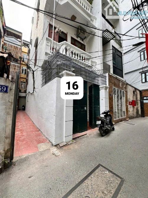 HÀNG XÓM ROYAL CITY  - NGÃ TƯ SỞ ,MẶT NGÕ  ,  THOÁNG TRƯỚC SAU   NHÀ MỚI DTSD 26M - 2