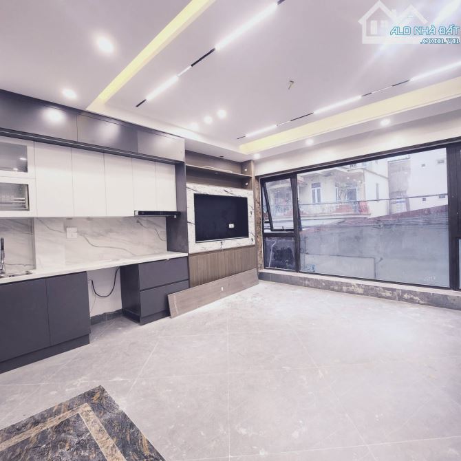 Bán Nhà Gần Phố Trạm, Long Biên 41m2, 6 Tầng Thang Máy, Ngõ Ô tô, Giá 10,5 Tỷ - 2