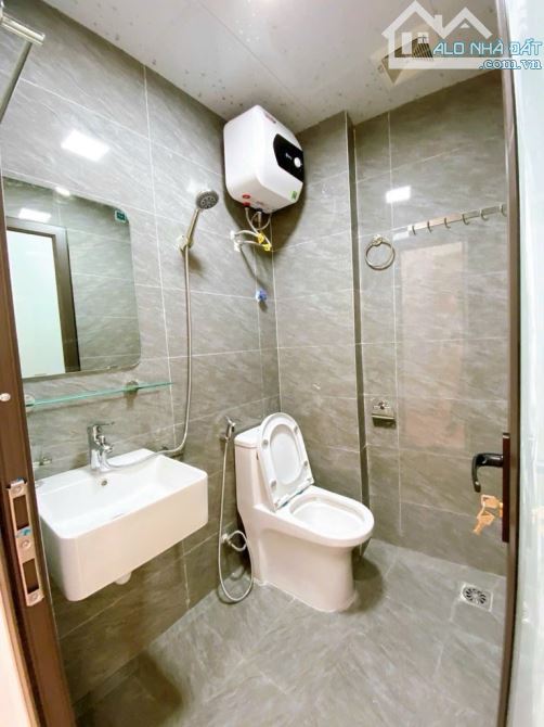BÁN TOÀ NHÀ DỊCH VỤ DÒNG TIỀN 65 TRIỆU/ THÁNG - THANG MÁY. DT 50m2*7T. GIÁ NHỈNH 12 TỶ. - 2