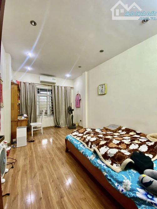 BÁN NHÀ QUAN HOA - C.GIẤY, 40M2*5T*4M, GIÁ 8 TỶ, NHÀ ĐẸP DÂN XÂY, GẦN PHỐ GẦN OTO Ở NGAY - 3