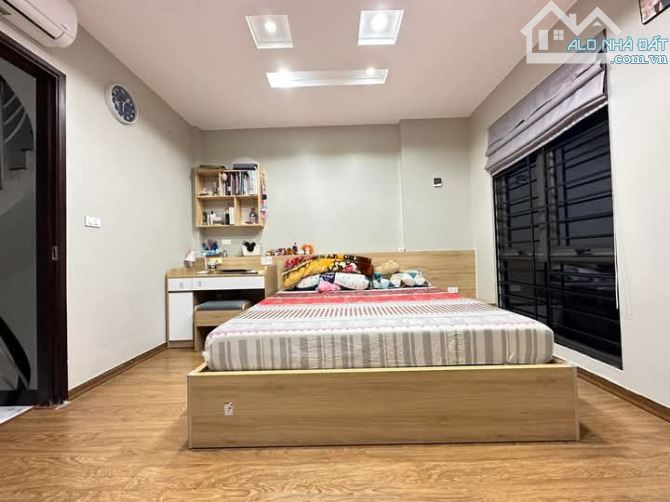 Giáp Nhất - Thanh Xuân - Ô TÔ Đỗ Cổng - Diện Tích:53m X5 Tầng - Giá:8.9 Tỷ - 3