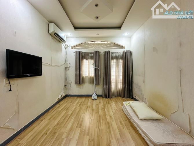 Bán nhà đường Phan đình Phùng Phú nhuận- 3 tầng - 4 tỷ. - 5