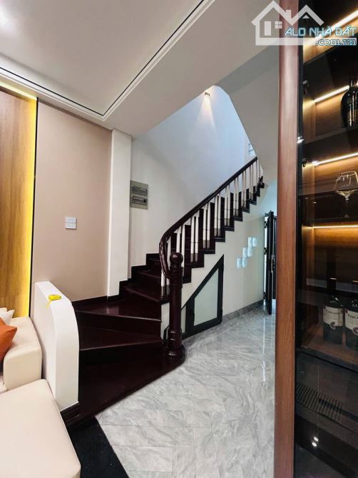 SIÊU PHẨM PHÂN LÔ HOÀNG NGÂN  67M  5T TM - MT4,1M - CÁCH MẶT PHỐ 10M - SDCC - 16,7 TỶ - 6