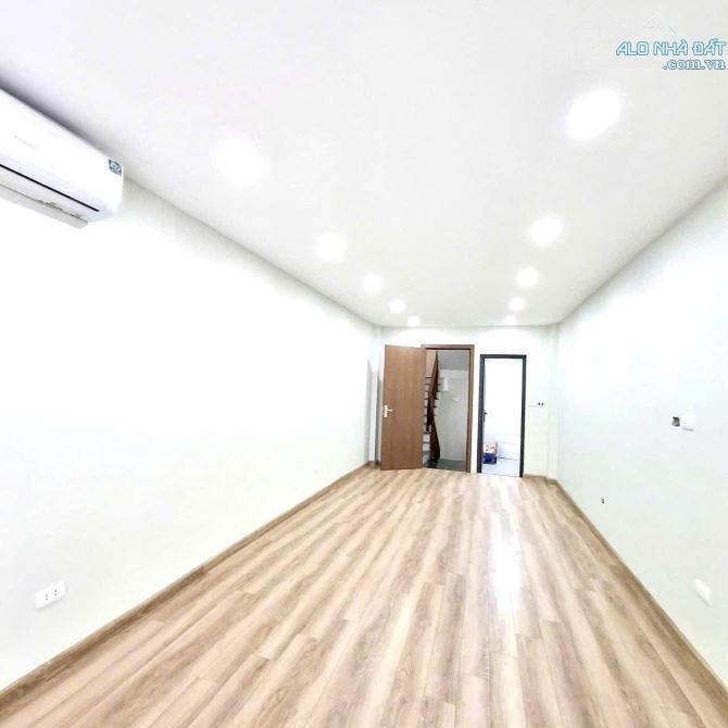 Siêu Ngon! Ngã tư sở- 40m xây mới 5 tầng, ngõ rộng thông thoáng 3m- ở và kdoanh - 6