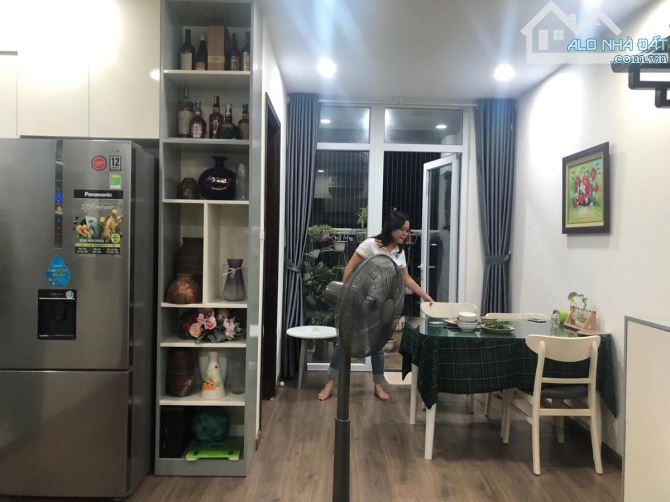 Căn hộ  Toà  Chung Cư A10 KĐT Nam Trung Yên 66M 2PN 2WC: 5.7 tỷ full Nội Thất vào ở luôn