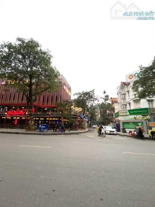 Bán nhà Bắc Linh Đàm cách phố 1 nhà, kinh doanh ở sướng dt 320m2 giá 58 tỷ