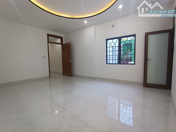 Nhà đẹp Hải Châu, Ở ngay, Mặt tiền, 75m2,3 tầng, Ra đường Lê Thanh Nghị,6.3 tỷ