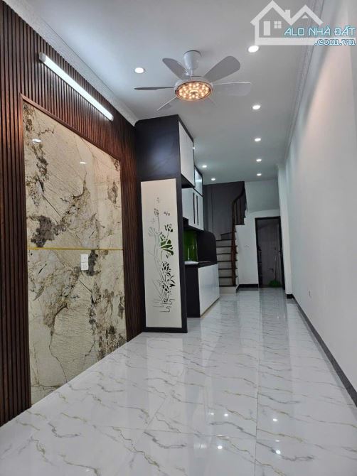 Bán nhà 30m² 4 tầng, Nguyễn Khoái, Hoàng Mai, 5.9 tỷ - Full nội thất