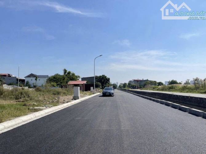 Bán lô góc đấu giá Trà Xuyên, dt 100.6m2, mt 7.4m, giá 5.65 tỷ