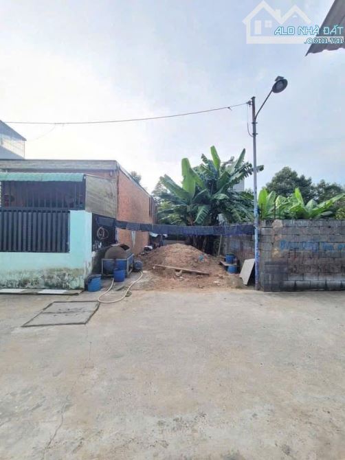 Bán Đất Gần Chợ Dĩ An 1 , Đất 140m Đường xe hơi 5m