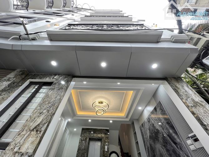 Bán nhà ngõ 162 Khương Đình, nhà mới 6 tầng thang máy, 70m ra phố, ở ngay.