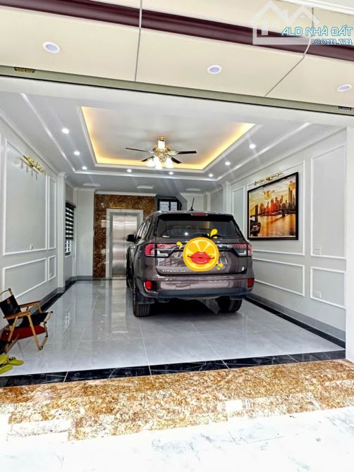 Cho thuê nhà 5 tầng tại Hoàng Hoa Thám, 50m, gara oto , thang máy, giá 33tr