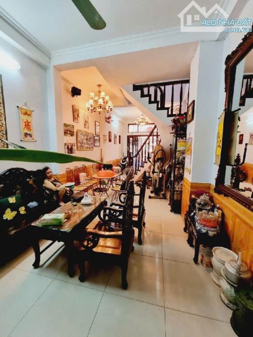 Quá sốc! 
Bán nhà QUAN NHÂN - CỰ LỘC, 38m2, chỉ 5,8 tỷ, Ngõ nông, Thông các ngả, Nhà