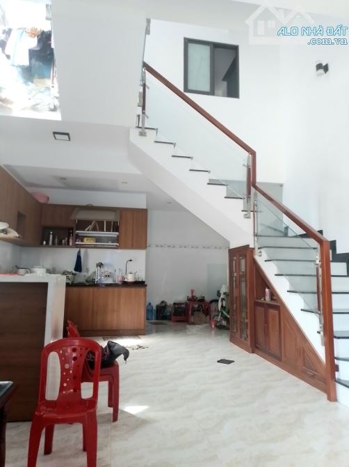 NHÀ MẶT TIỀN 7M5 LỀ 3M KẸP KIỆT- NHÀ 3 TẦNG HÒA MINH .
