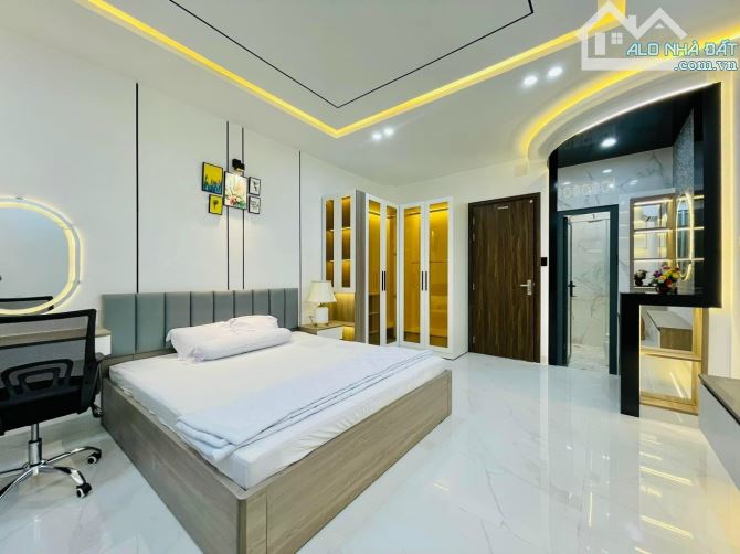 3 tỷ còn 2,8 tỷ. Bán nhà 47m2 hẻm 6m Kỳ Đồng,Q3. Xây 4 tầng đúc, 5 phòng tiện cho thuê,SHR - 10