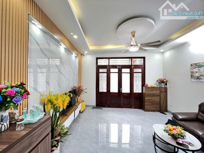 Bán nhà phố Hoàng Mai:30m2,6 Tầng, Chỉ 6.15 Tỷ - 1