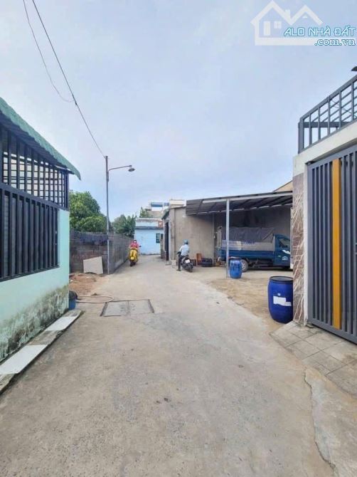 Bán Đất Gần Chợ Dĩ An 1 , Đất 140m Đường xe hơi 5m - 1