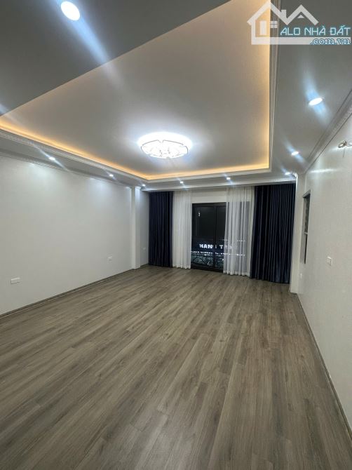 Cho thuê nhà 5 tầng tại Hoàng Hoa Thám, 50m, gara oto , thang máy, giá 33tr - 1