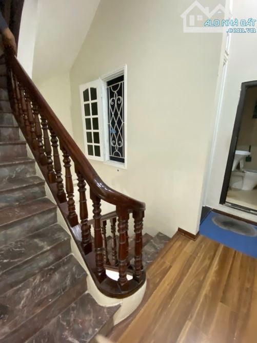 Cho thuê nhà 4 tầng tại Hoàng Quốc Việt, 4 ngủ , ngõ oto, giá 18.5 tr - 1