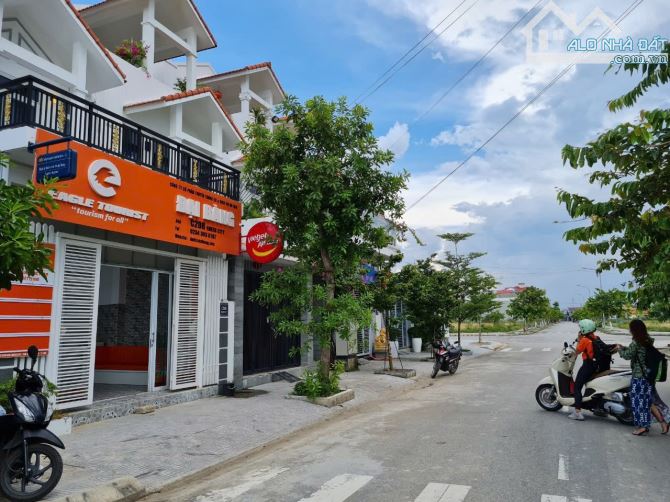 🏡 Nhà 3 Tầng KĐT Phú Mỹ Thượng - Giá chỉ 3,x Tỷ View Sân Bóng thuận tiện đầu tư và sinh s - 1