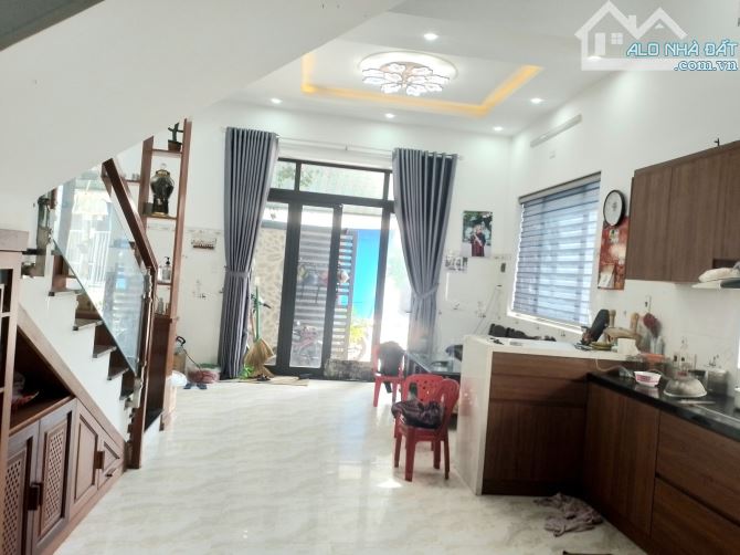 NHÀ MẶT TIỀN 7M5 LỀ 3M KẸP KIỆT- NHÀ 3 TẦNG HÒA MINH . - 1