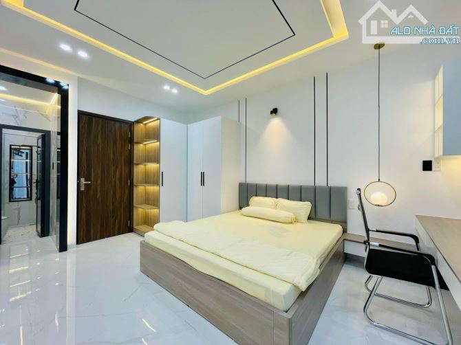 3 tỷ còn 2,8 tỷ. Bán nhà 47m2 hẻm 6m Kỳ Đồng,Q3. Xây 4 tầng đúc, 5 phòng tiện cho thuê,SHR - 12