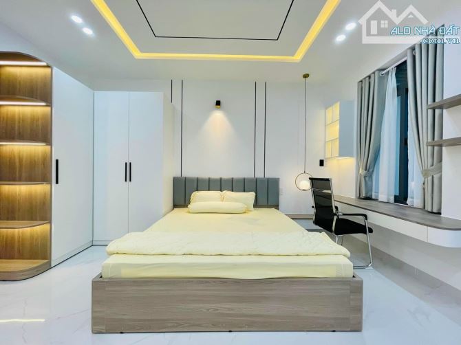 3 tỷ còn 2,8 tỷ. Bán nhà 47m2 hẻm 6m Kỳ Đồng,Q3. Xây 4 tầng đúc, 5 phòng tiện cho thuê,SHR - 14