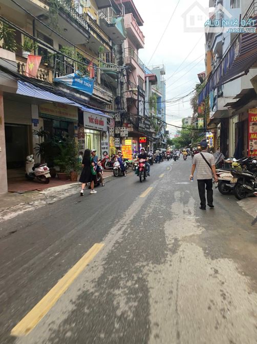 HIẾM! Bán nhà 2.5T DT35m ở gần chợ Bông Đỏ sát mặt phố Phan Đình Giót KD sầm uất, ô tô đỗ - 2