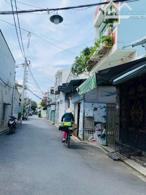 Góc 2 mặt tiền hẻm xe hơi, Dương Thị Mười. DT: 5.5x20m Nhà 3 lầu Giá chỉ 4.85 tỷ - 2