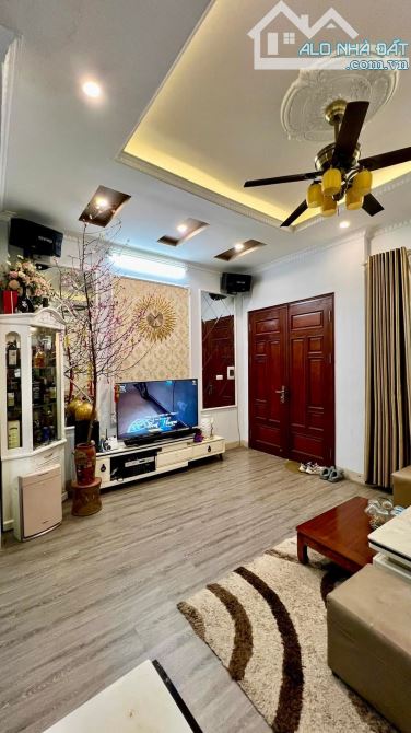 Nhà đẹp 32m2 ngõ 447 Phố Phạm Văn Đồng 6 tầng đẹp lung linh - 2