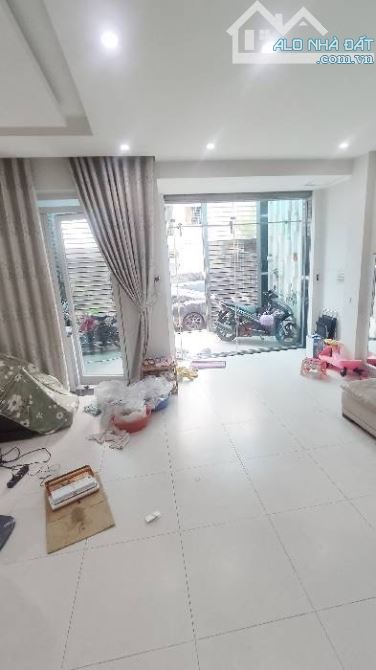 Bán nhà hẻm xe hơi Lê Văn Sỹ, Quận 3, 4 tầng, hẻm thông, Dt 5.2x18, Ở/VPCTy/CHDV, 17.1 Tỷ - 2