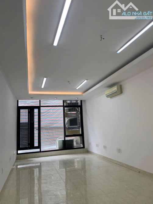 Bán nhà hoàng cầu 56m2*8T, MT4m, thang máy giá 25 tỷ vỉa hè kinh doanh - 2