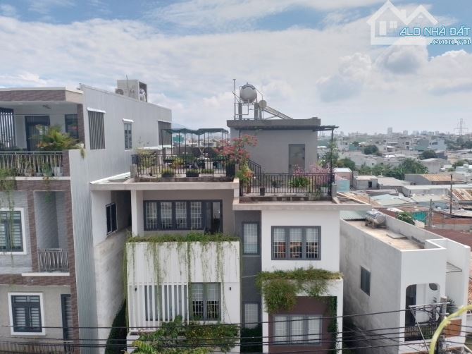 NHÀ MẶT TIỀN 7M5 LỀ 3M KẸP KIỆT- NHÀ 3 TẦNG HÒA MINH . - 2