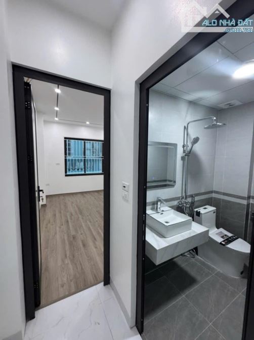 Bán Nhà số 3 Ngõ 9 Chợ Tản Đà Hà Đông 32m 5T mt 3.5 Ô tô dừng 2 thoáng vĩnh viễn. 20m tới - 3