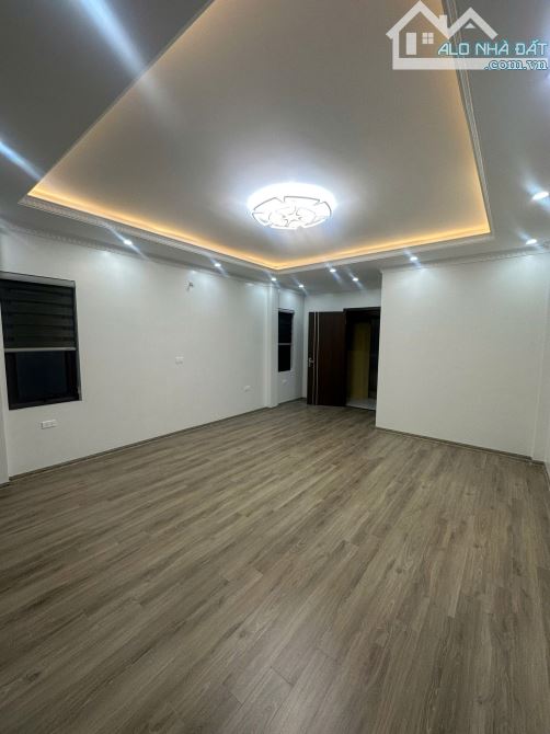 Cho thuê nhà 5 tầng tại Hoàng Hoa Thám, 50m, gara oto , thang máy, giá 33tr - 3