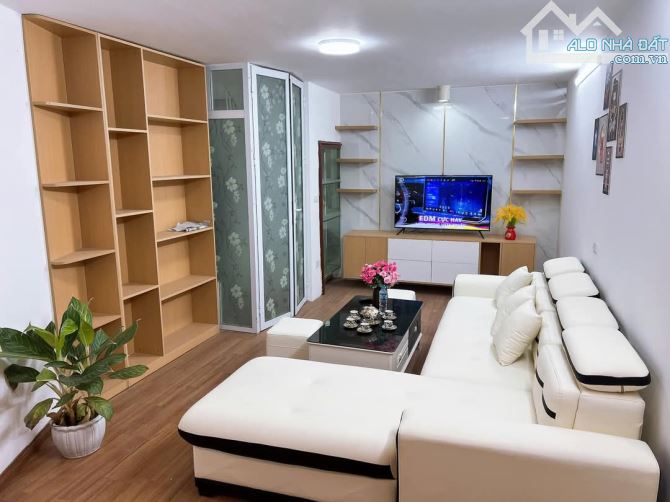 5.5 TỶ NHÀ ĐẸP GẦN PHỐ NGÕ YÊN XÁ - 30M2 - FULL NỘI THẤT SANG XỊN - 3