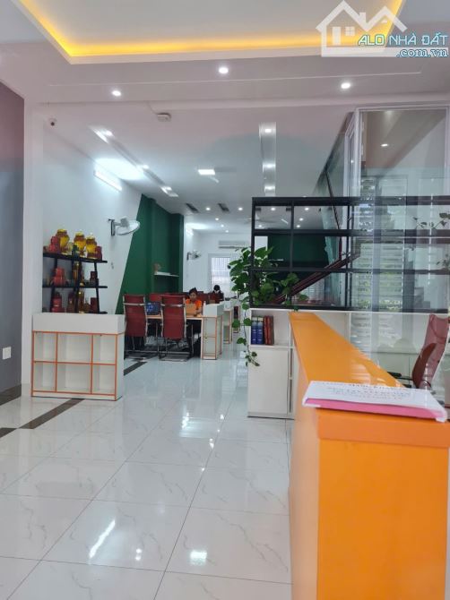 🏡 Nhà 3 Tầng KĐT Phú Mỹ Thượng - Giá chỉ 3,x Tỷ View Sân Bóng thuận tiện đầu tư và sinh s - 4