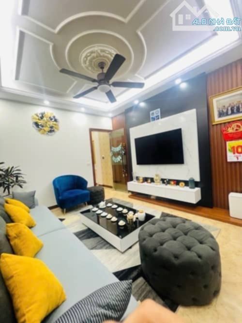 Siêu phẩm Phân Lô Trần Quốc Hoàn DT 40/45 m2 x 6 tầng , mt 4 m  Giá 17.5 tỷ - 4