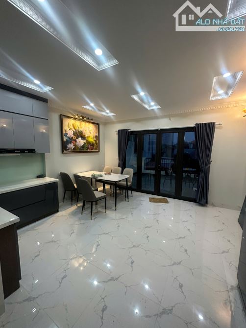 Cho thuê nhà 5 tầng tại Hoàng Hoa Thám, 50m, gara oto , thang máy, giá 33tr - 5