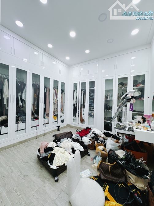 Siêu Biệt thự Tôn Thất Thuyết P.4 Q.4 DTSd 240m2 nhỉnh 9,2 tỷ - 6