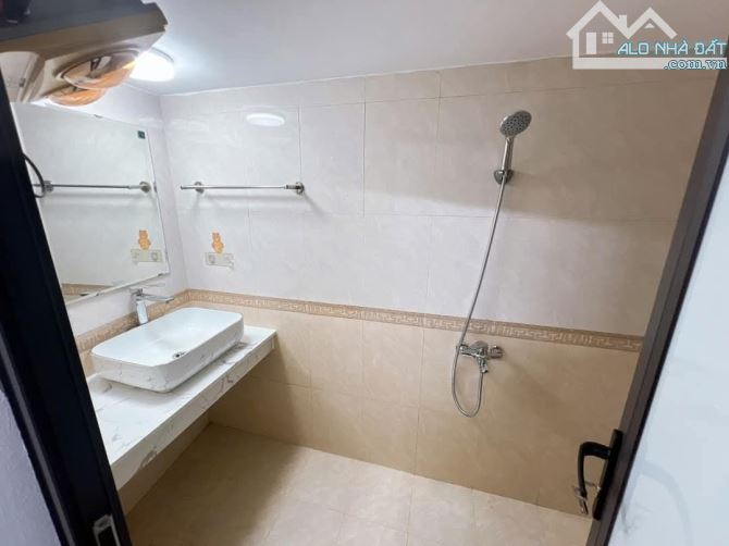 5.5 TỶ NHÀ ĐẸP GẦN PHỐ NGÕ YÊN XÁ - 30M2 - FULL NỘI THẤT SANG XỊN - 7