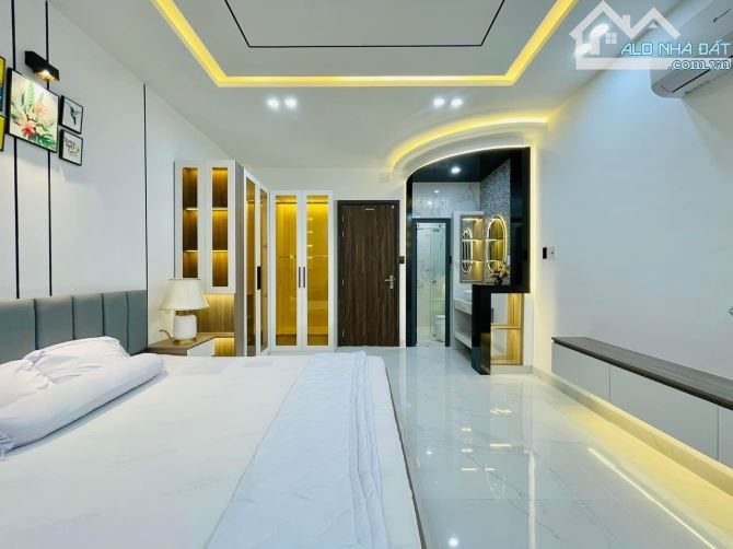 3 tỷ còn 2,8 tỷ. Bán nhà 47m2 hẻm 6m Kỳ Đồng,Q3. Xây 4 tầng đúc, 5 phòng tiện cho thuê,SHR - 9