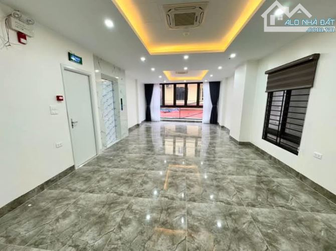 Ở + KD mọi loại hình! Bán nhà Xuân Thủy, thông, ôtô tránh, Gara ôtô, 64m2 7T MT 5.4m
