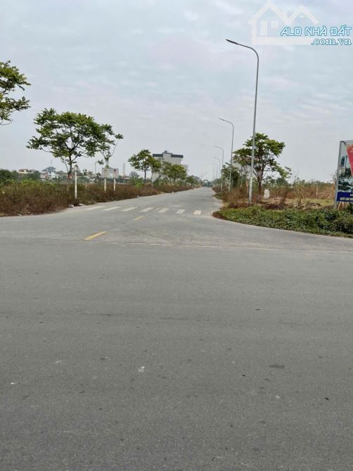 Bán lô đấu giá kim chân- TP. Bắc Ninh ( trục 22,5 m). Giá 4.4 tỷ