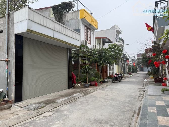 Bán lô đất 70m giá có hơn 2 tỷ có sẵn nhà mái bằng