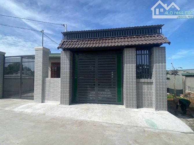 Bán gấp căn nhà cấp 4, 150m2, Mỹ Hạnh Nam, Đức Hòa, SHR, Giá 1 tỷ 250.